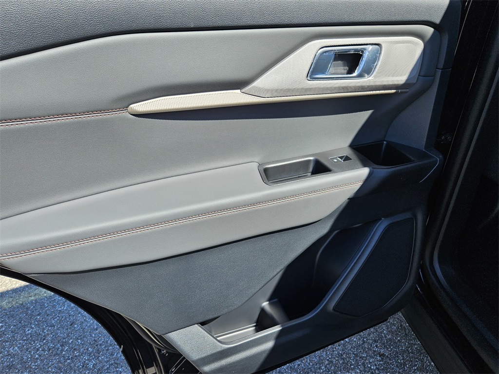 2025 Ford Explorer photo 15