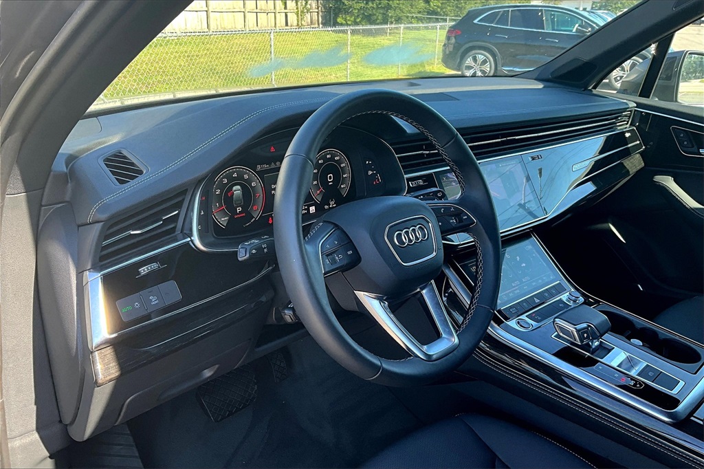 2025 Audi Q7 55 Premium Plus photo 12