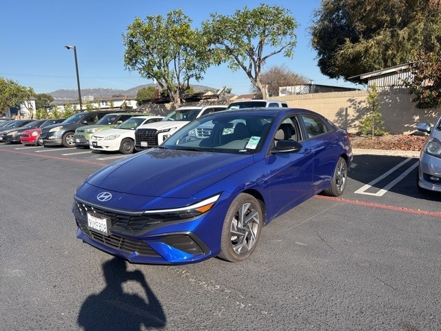 2025 Hyundai Elantra SEL's photo