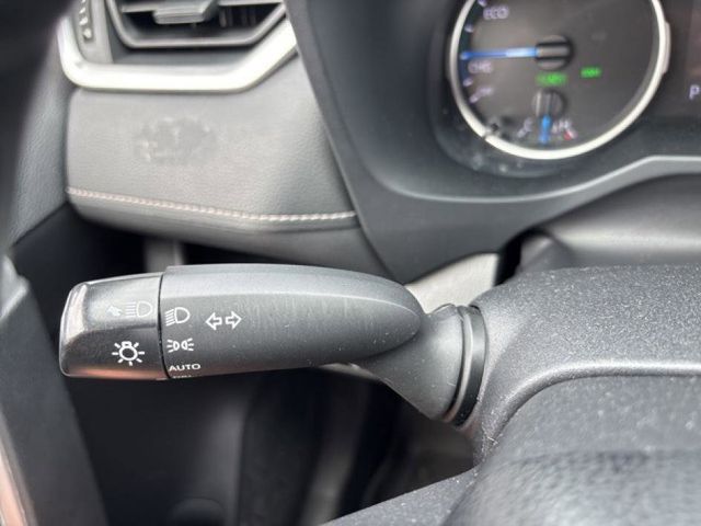 2022 Toyota RAV4 Hybrid XLE photo 19