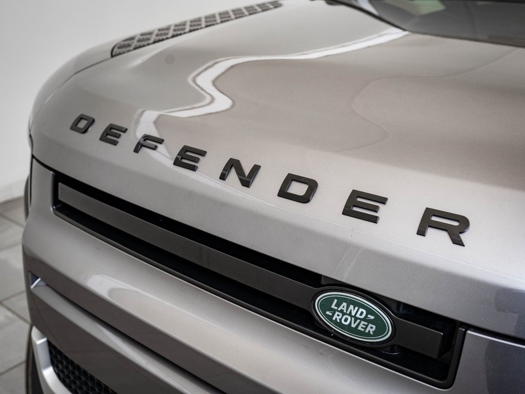 2020 Land Rover Defender 110 SE photo 3
