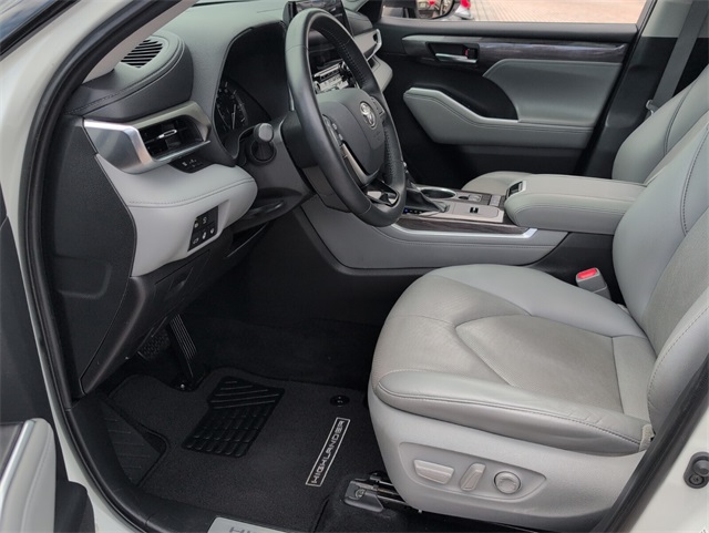 2021 Toyota Highlander Limited photo 3