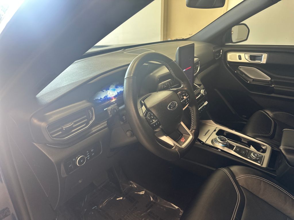 2023 Ford Explorer ST photo 9