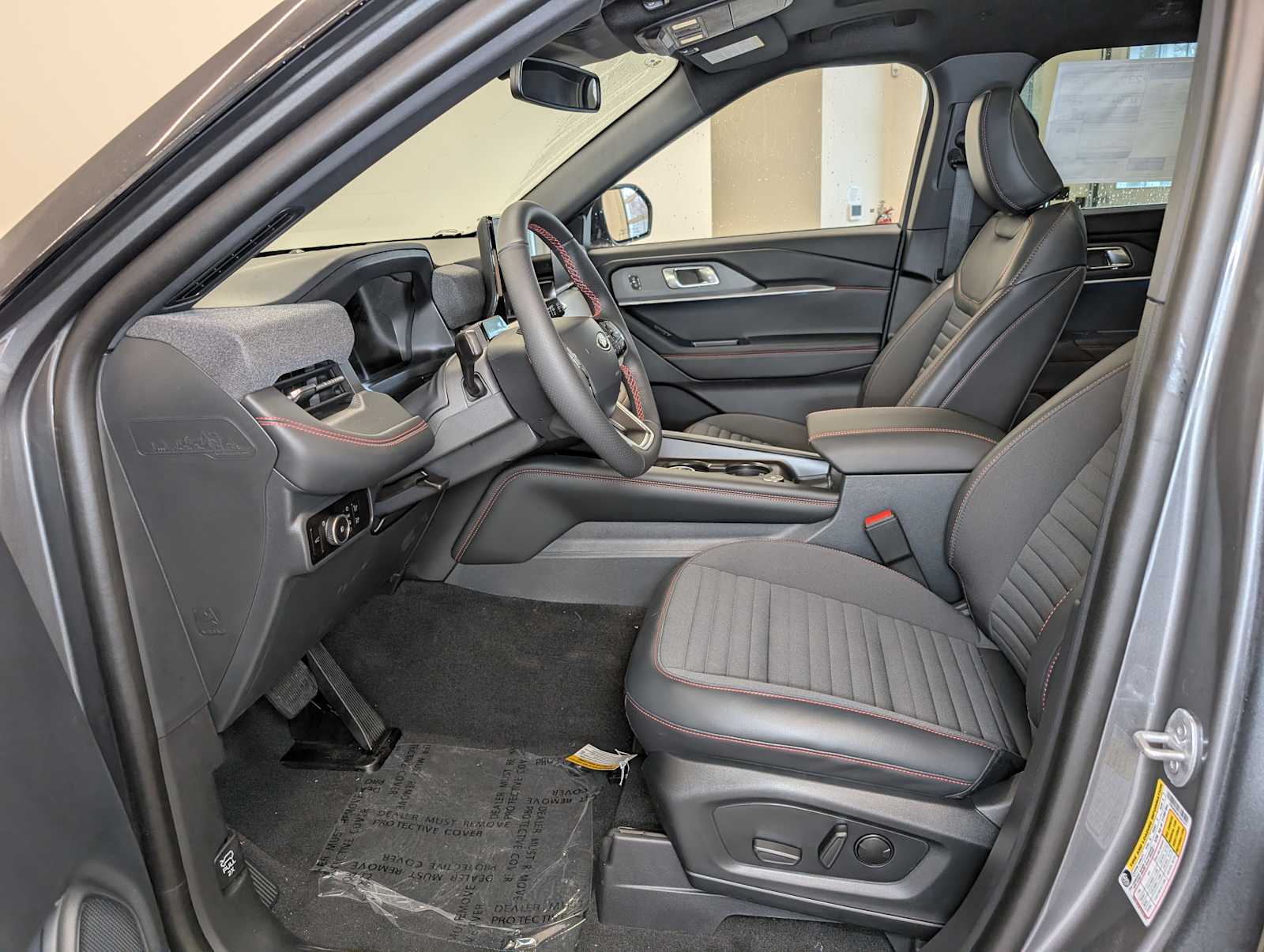 2026 Ford Explorer ST-Line Sport photo 4