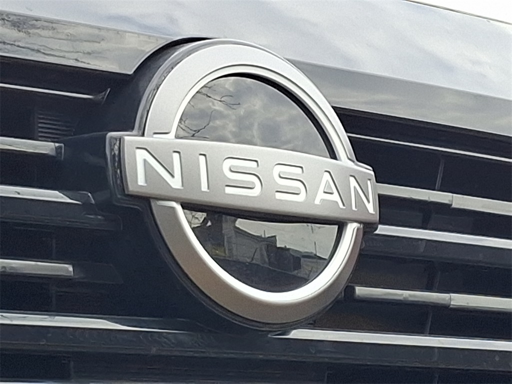2025 Nissan Kicks SV photo 3