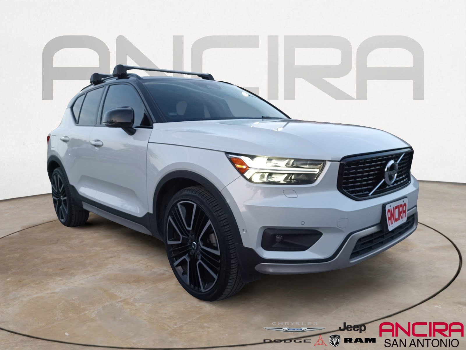2022 Volvo XC40 R-Design