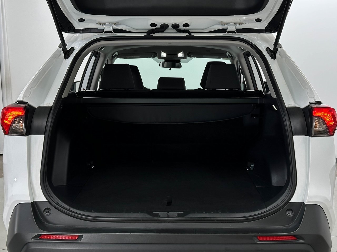 2023 Toyota RAV4 XLE photo 14