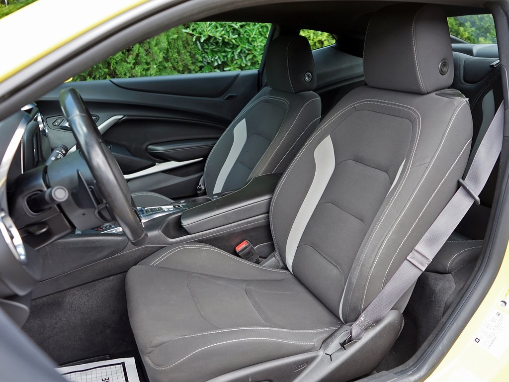 2017 Chevrolet Camaro 1LT photo 3