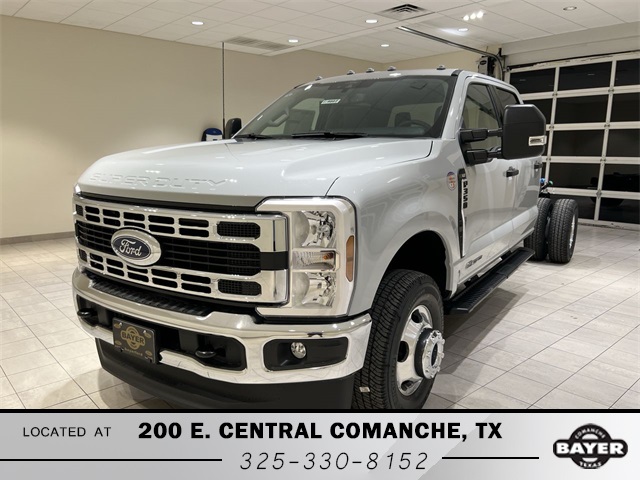 2026 Ford F-350 Super Duty Chassis Cab XLT's photo