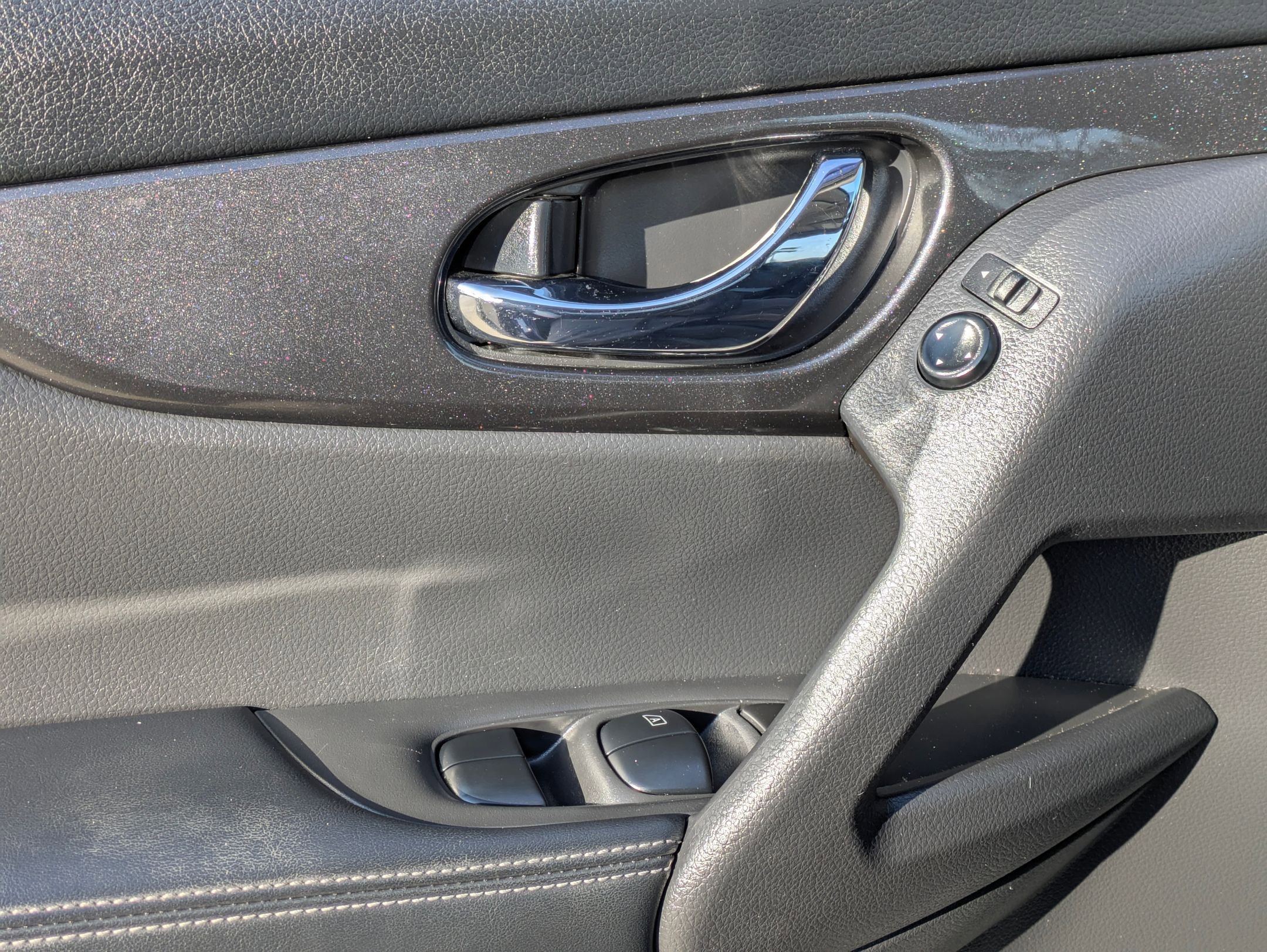 2020 Nissan Rogue SV photo 12