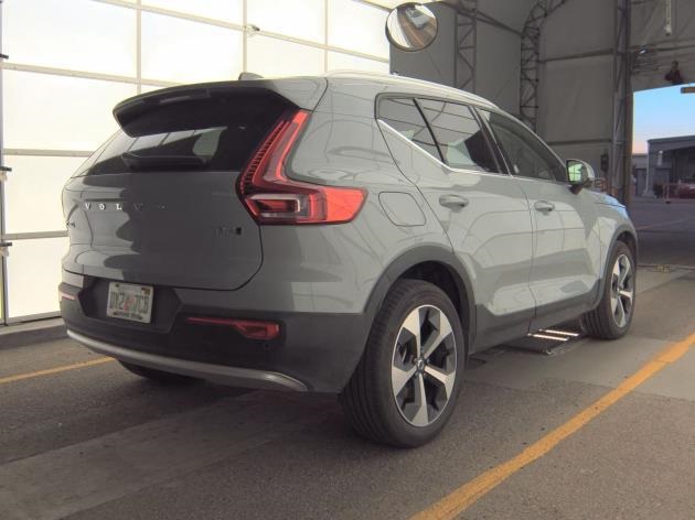 2025 Volvo XC40 Plus photo 2