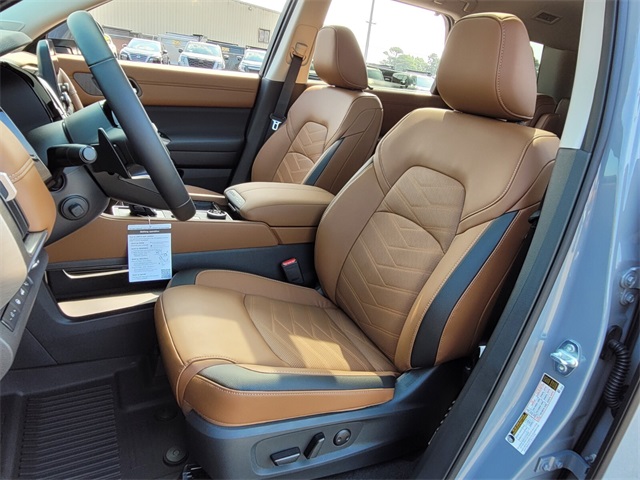 2025 Nissan Pathfinder Platinum photo 9