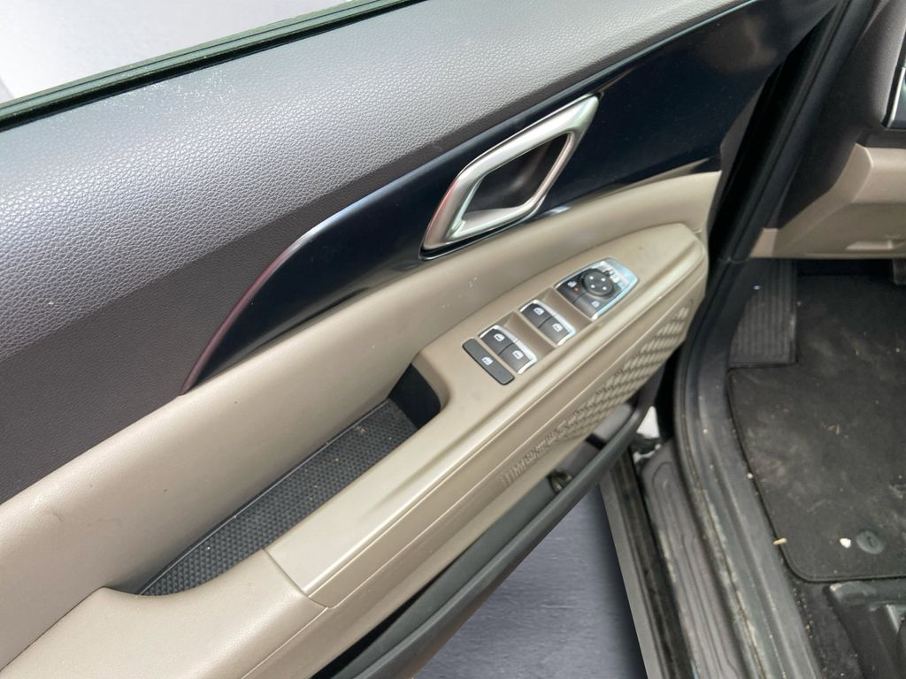 2025 Kia Carnival LXS photo 11