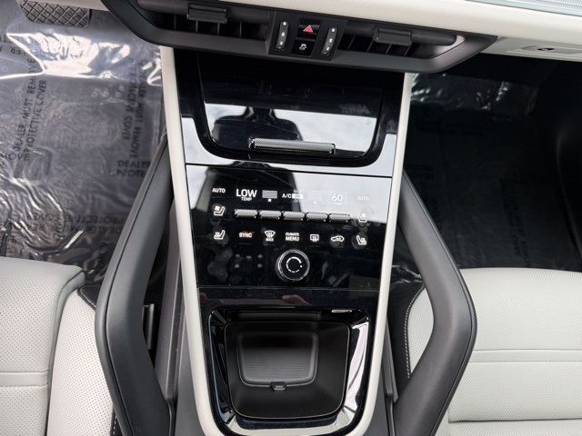 2025 Porsche Cayenne Base photo 17