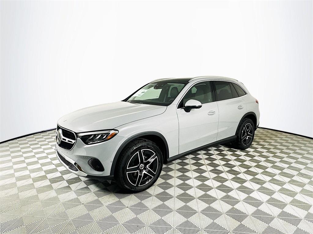 2026 Mercedes Benz GLC 300 4MATIC photo 3