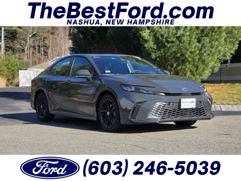 2025 Toyota Camry SE's photo