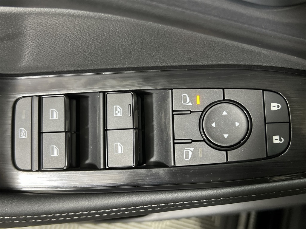 2026 Nissan Rogue SV photo 14