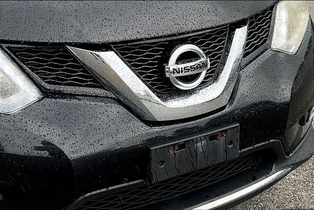 2016 Nissan Rogue SV photo 24