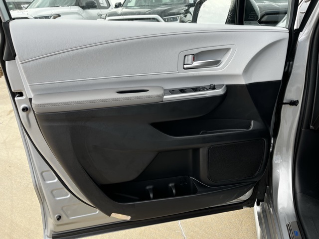 2025 Toyota Sienna XLE photo 13