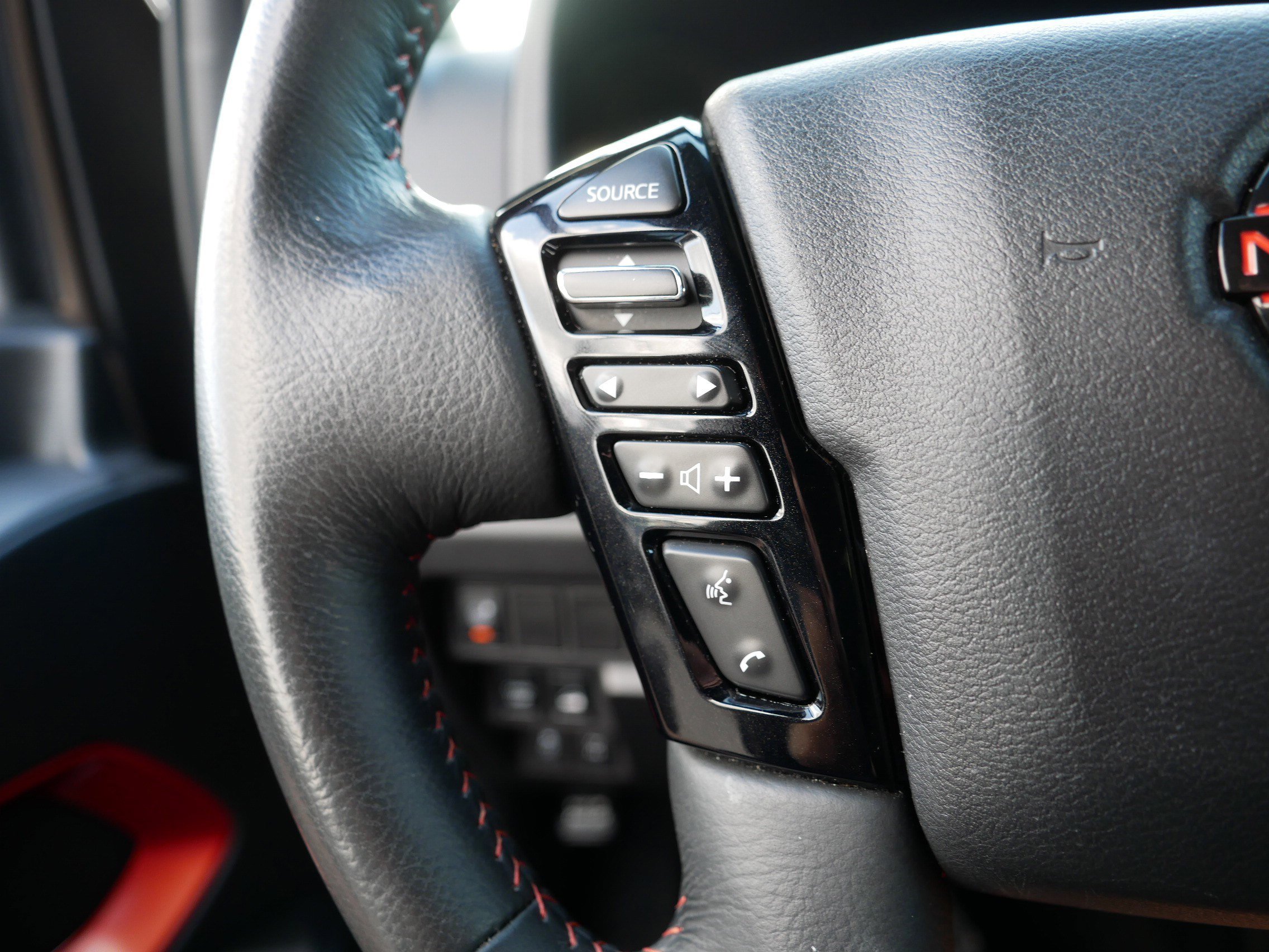 2023 Nissan Frontier PRO-4X photo 24