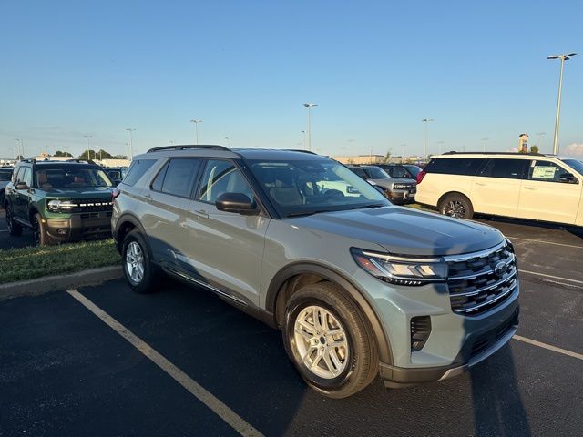 2025 Ford Explorer photo 15