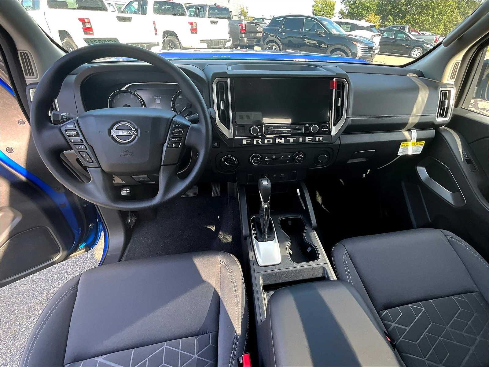 2025 Nissan Frontier SV photo 17