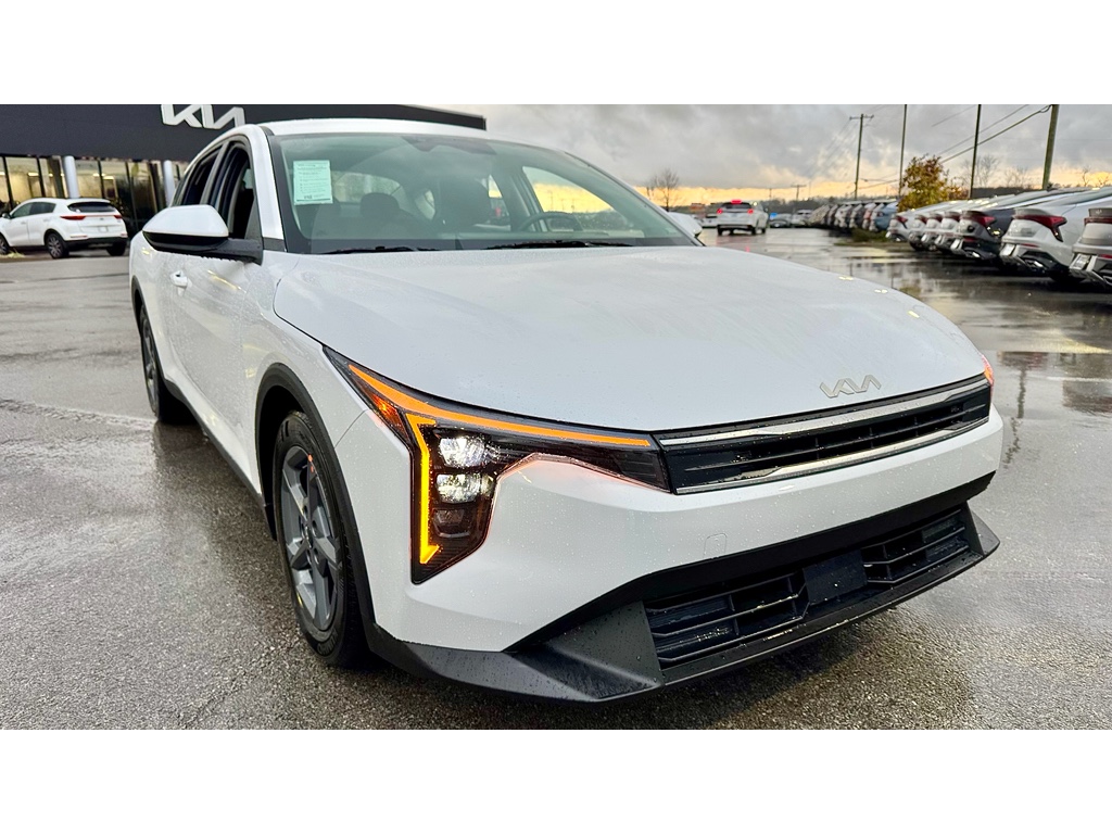 2025 Kia K4 LXS's photo