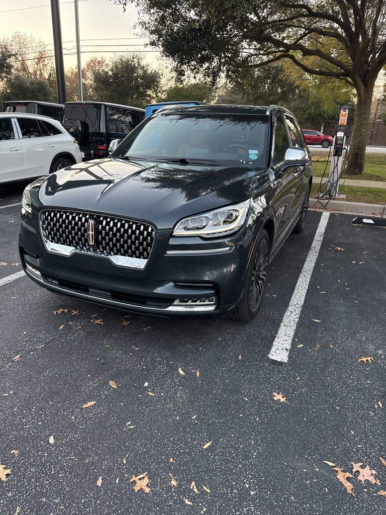 2022 Lincoln Aviator Black Label's photo