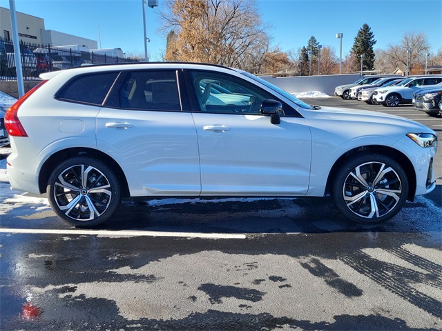 2025 Volvo XC60 B5 photo 6