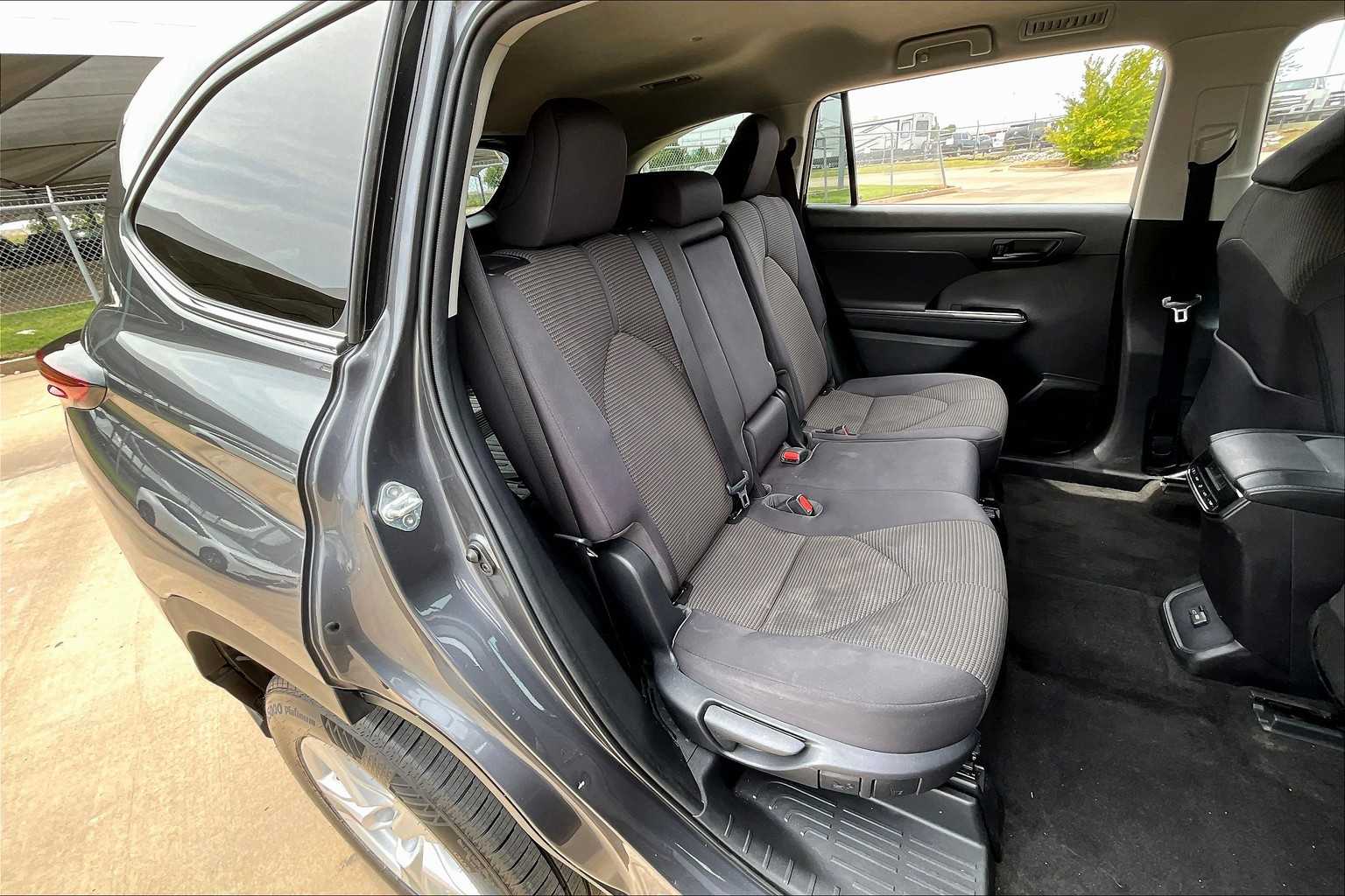 2023 Toyota Highlander L photo 47