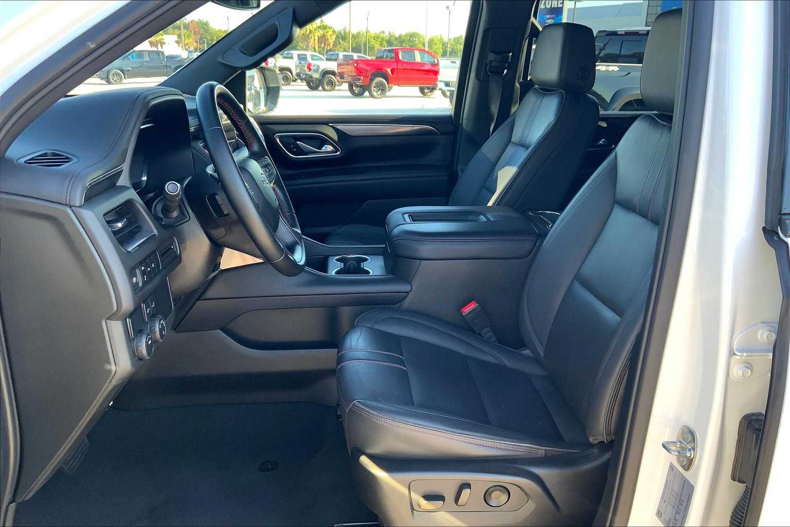 2024 Chevrolet Suburban RST photo 7
