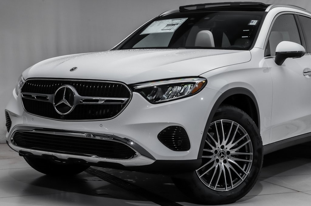 2025 Mercedes Benz GLC 300 4MATIC photo 2