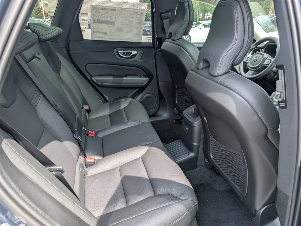 2025 Volvo XC60 T8 Plus photo 5