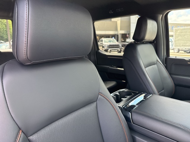 2025 Ford F-150 Lariat photo 16