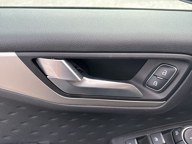 2020 Ford Escape SE photo 17