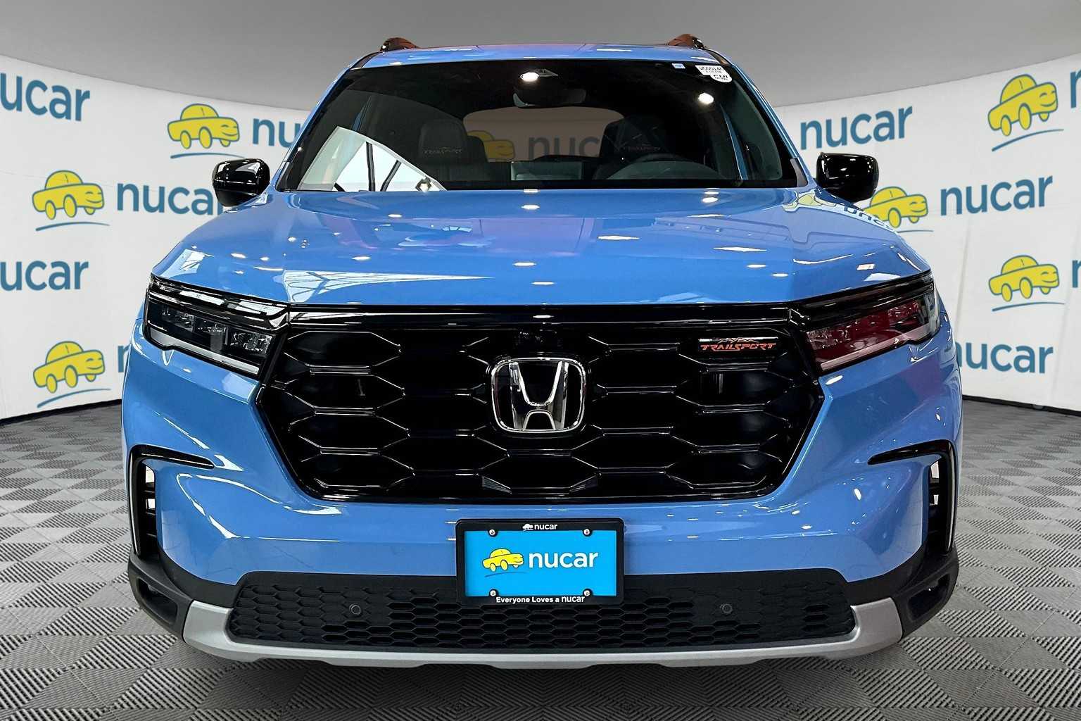 2025 Honda Pilot TrailSport photo 2