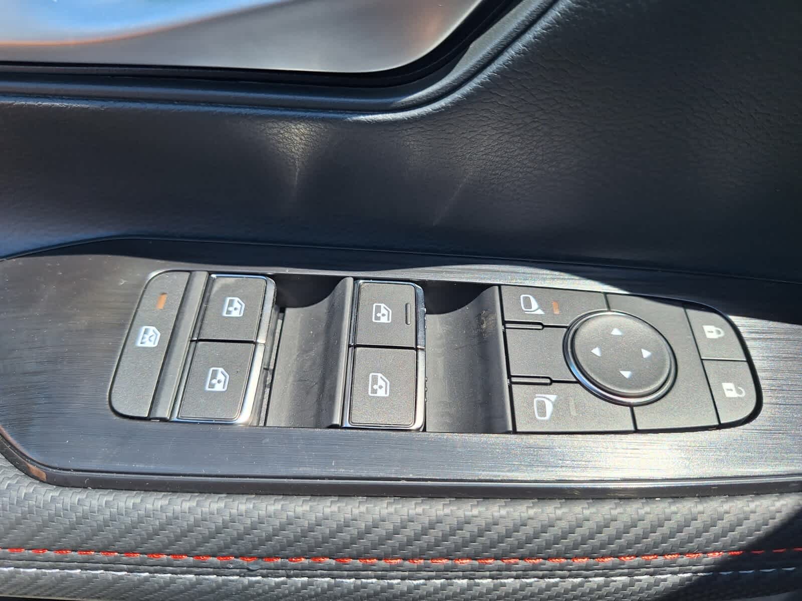 2025 Nissan Kicks SR photo 19