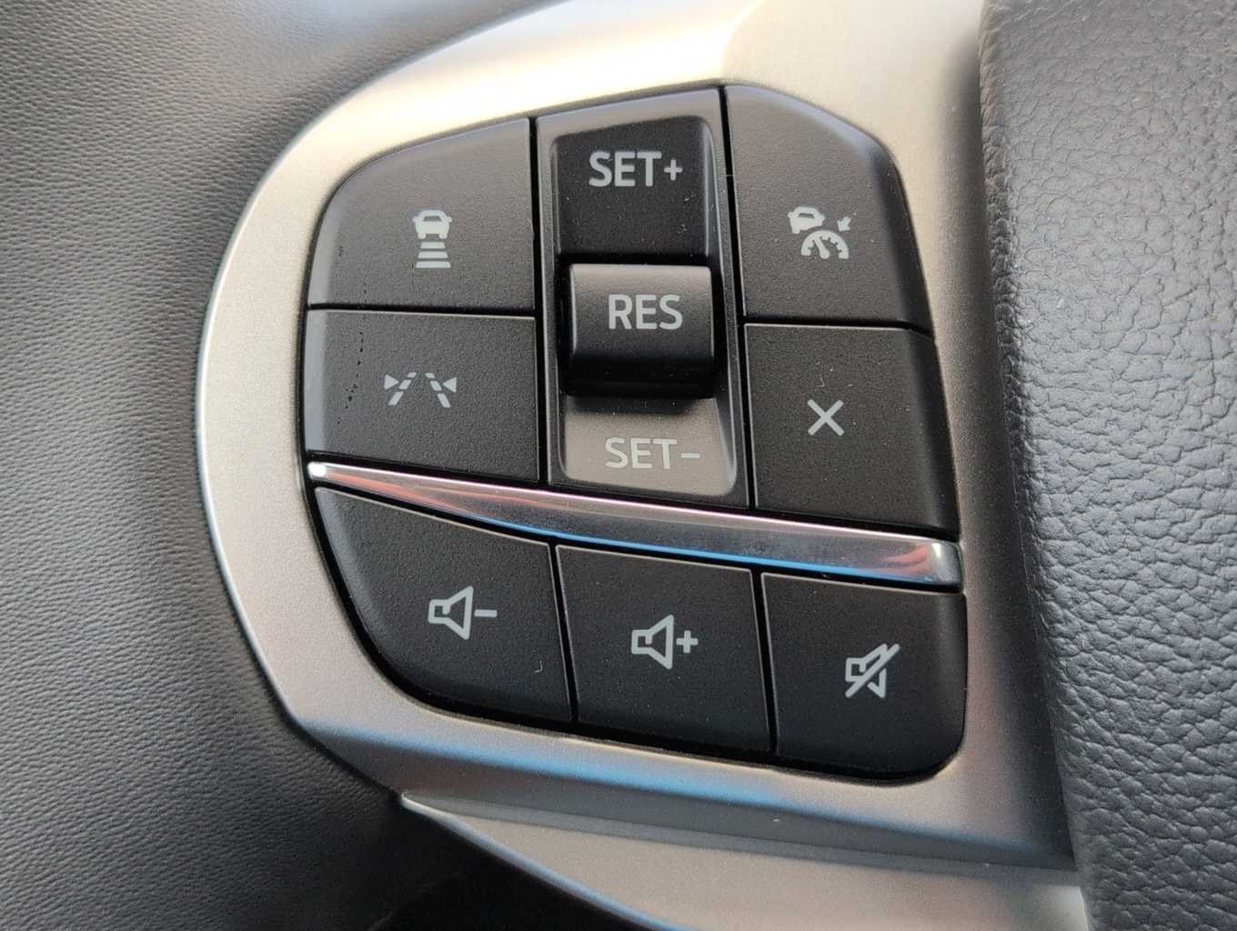 2025 Ford Explorer photo 21