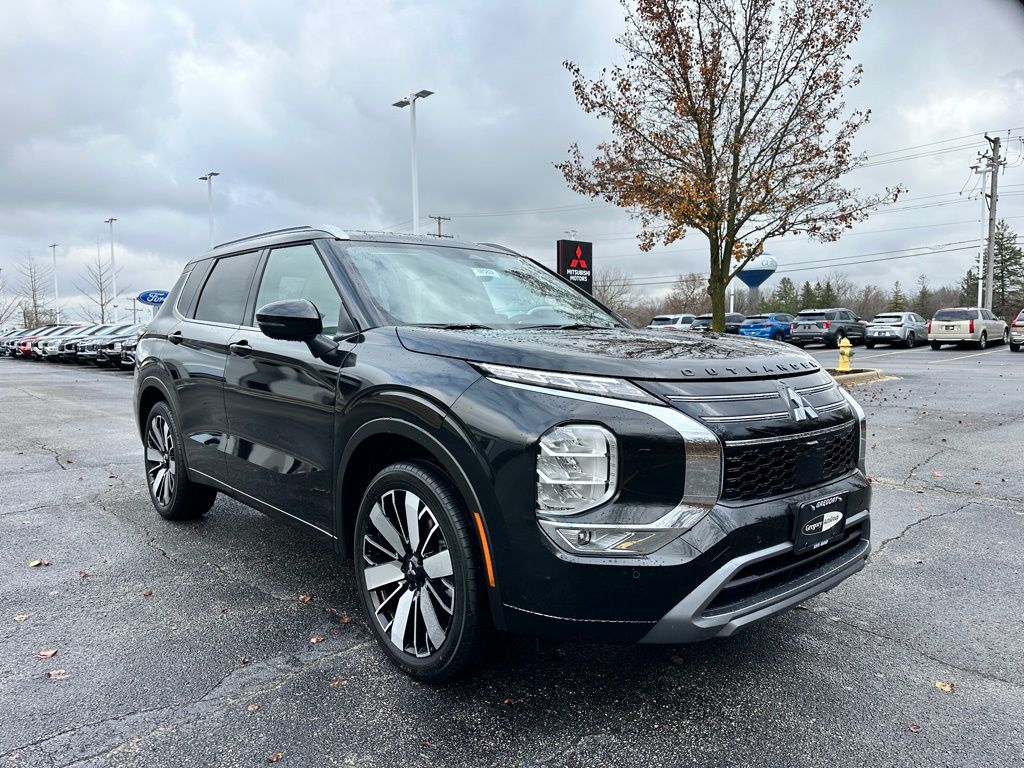 2025 Mitsubishi Outlander S-AWC photo 3