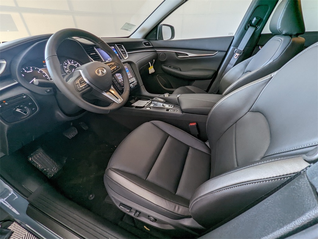 2025 Infiniti QX50 Luxe AWD photo 6