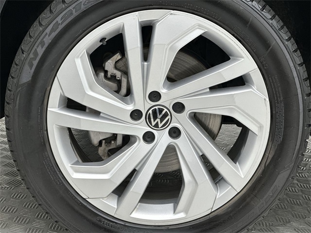 2021 Volkswagen Atlas Cross Sport V6 SEL photo 2