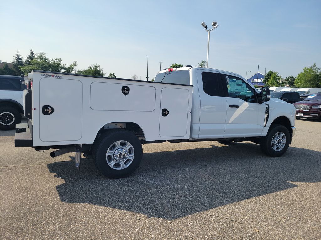 2025 Ford F-350 XLT photo 3