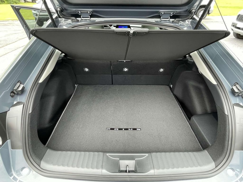 2025 Toyota Prius XLE photo 7