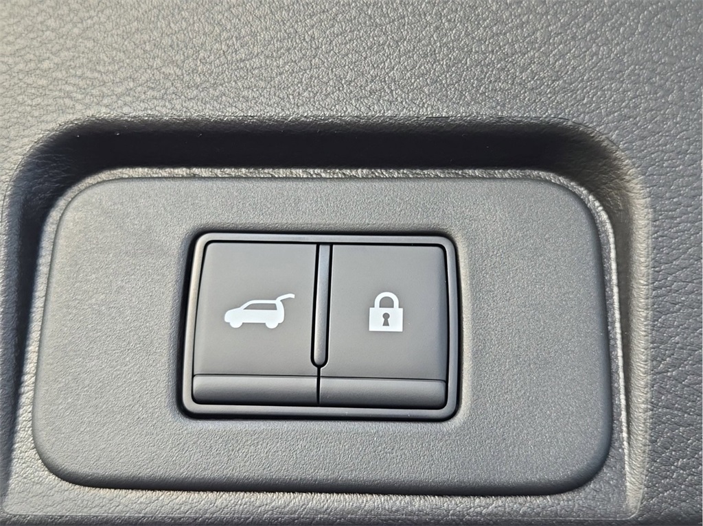 2025 Nissan Rogue SV photo 13