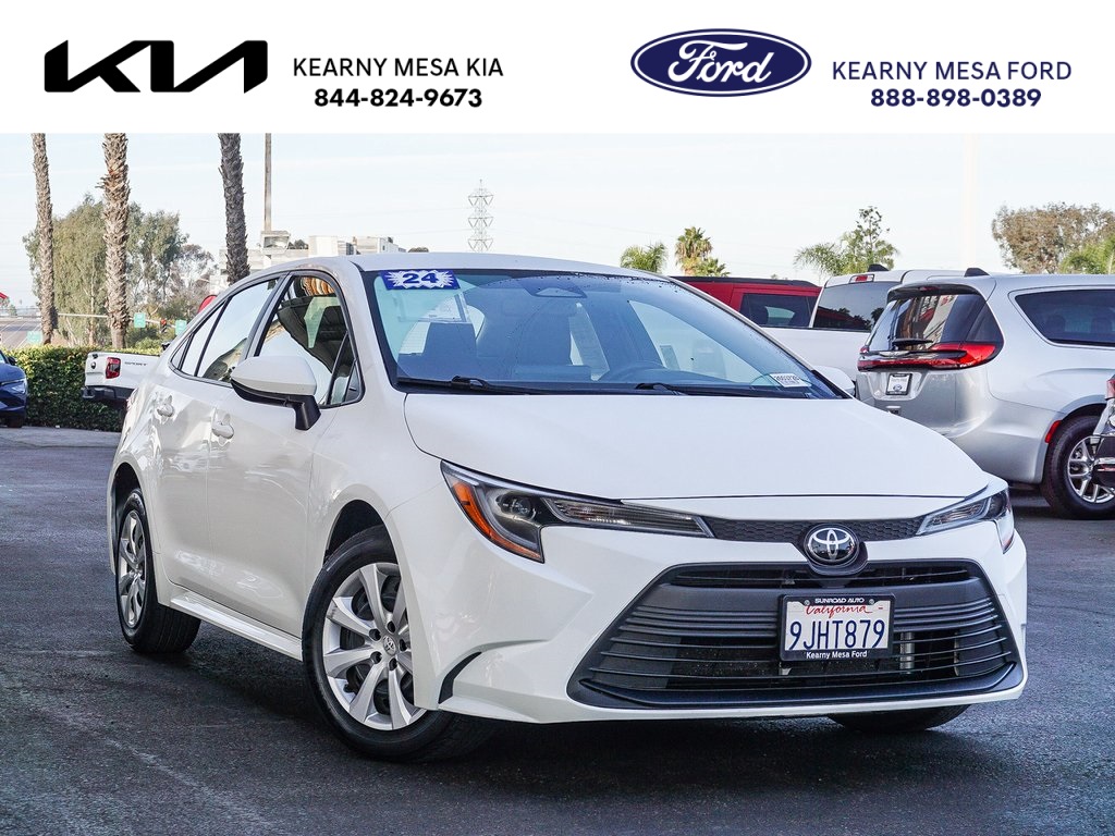 2024 Toyota Corolla LE's photo
