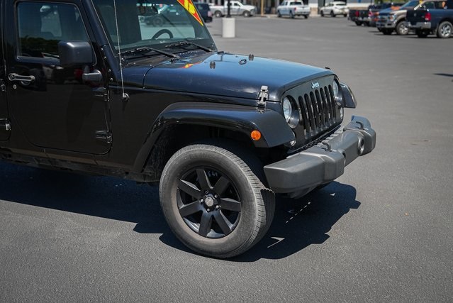 2015 Jeep Wrangler Unlimited Sahara photo 3