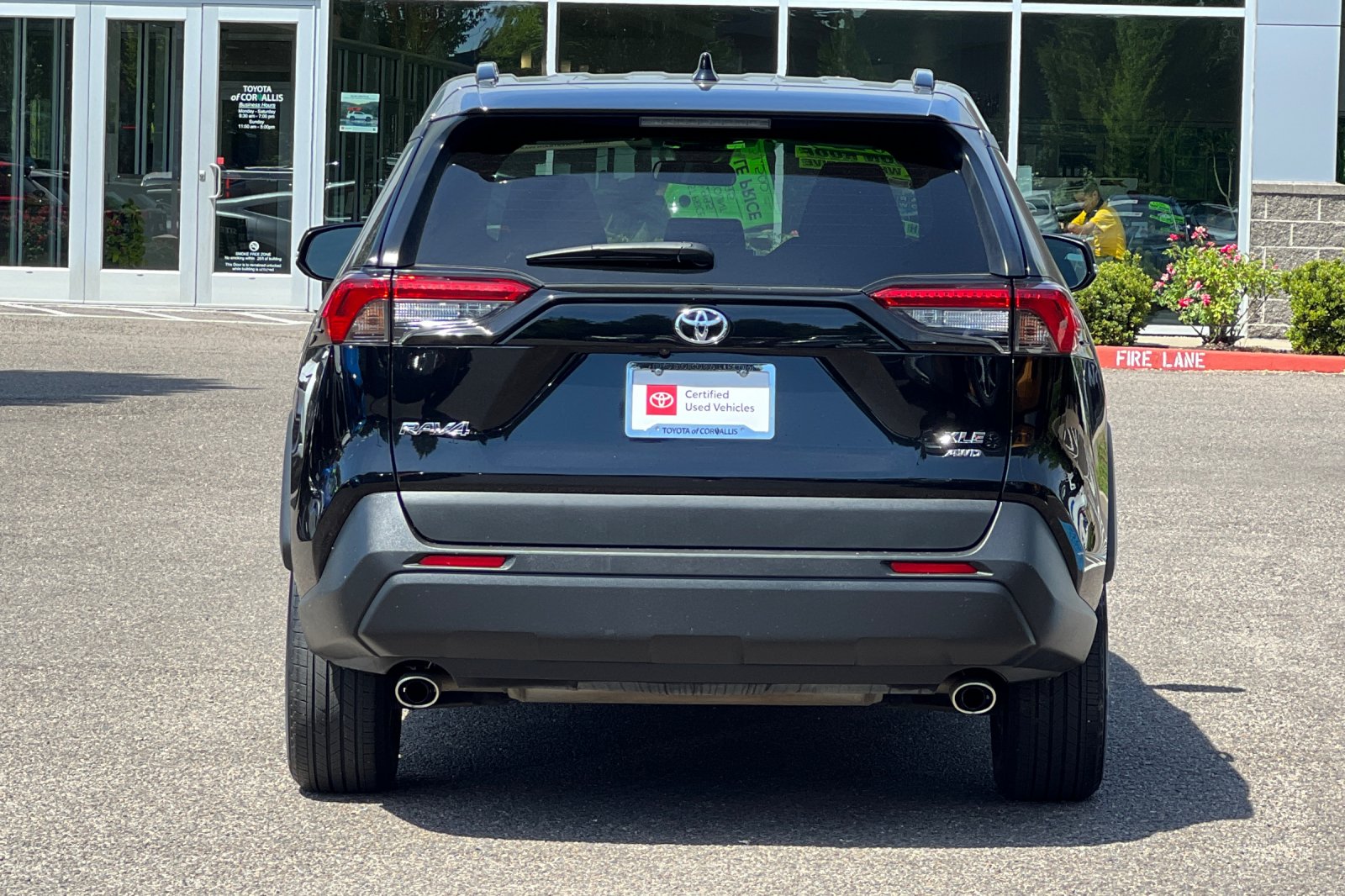 2023 Toyota RAV4 XLE photo 3