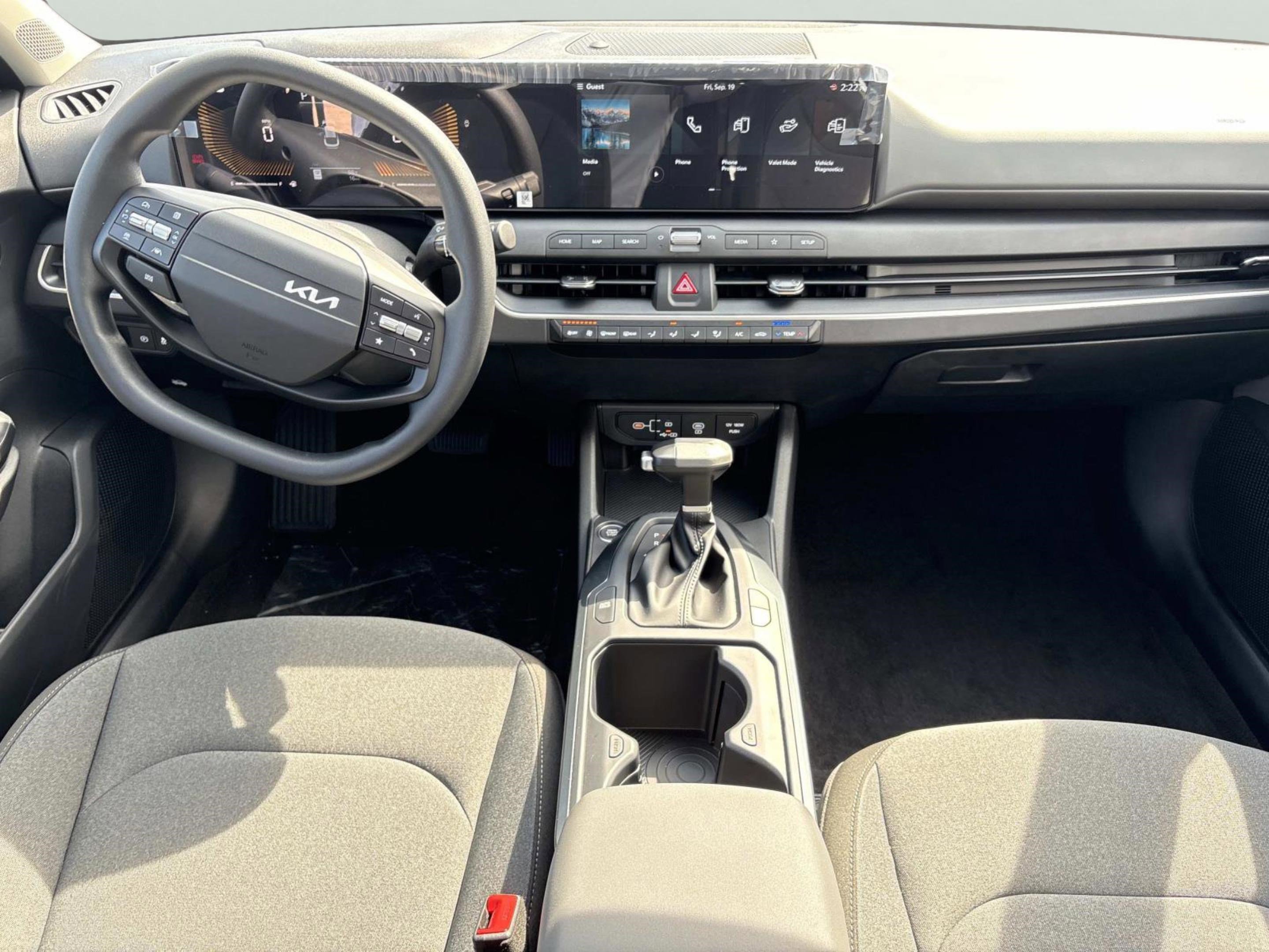 2025 Kia K4 LXS photo 13