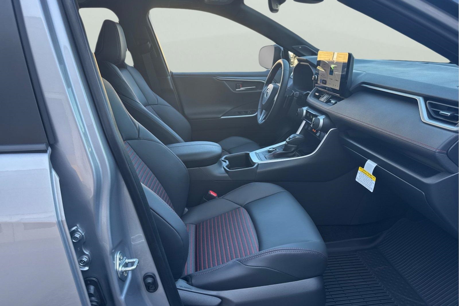 2025 Toyota RAV4 Hybrid XSE photo 15
