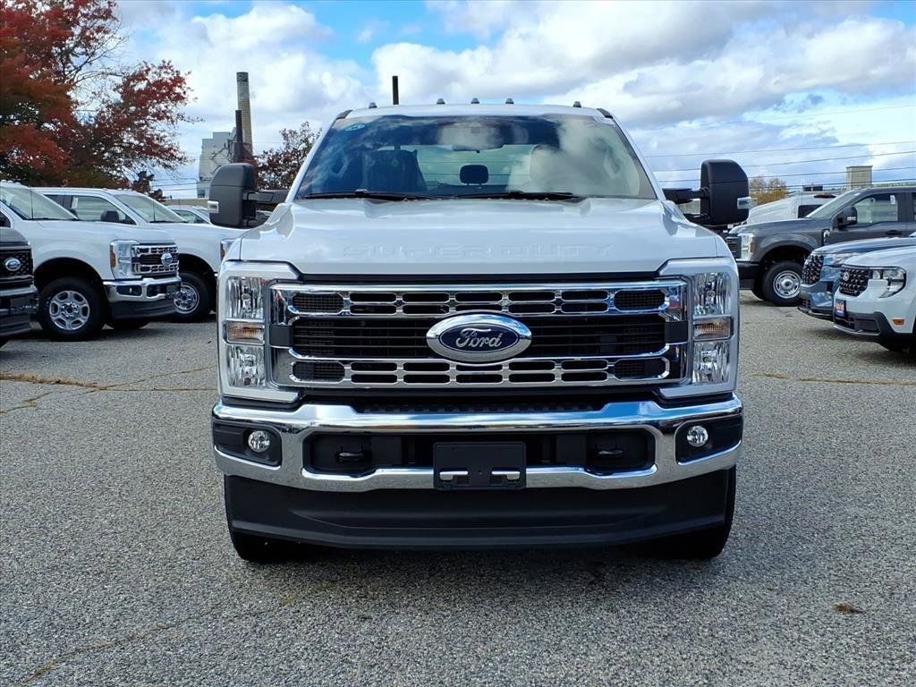 2026 Ford F-350 XLT photo 2